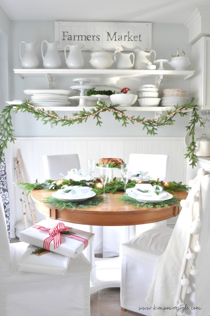 Christmas Tablescape in the breakfast nook