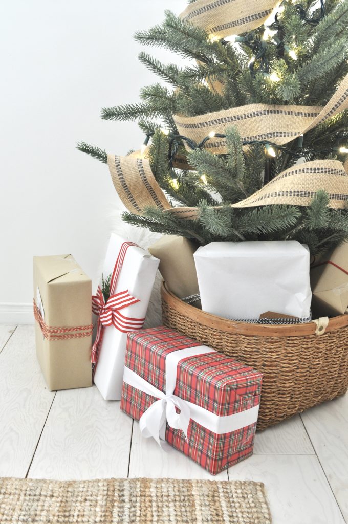 Guestroom tree with gifts