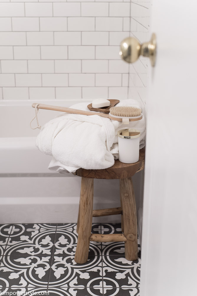 Modern Farmhouse Bathroom #Makeover