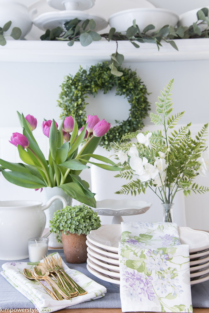 A simple and easy spring tablescape