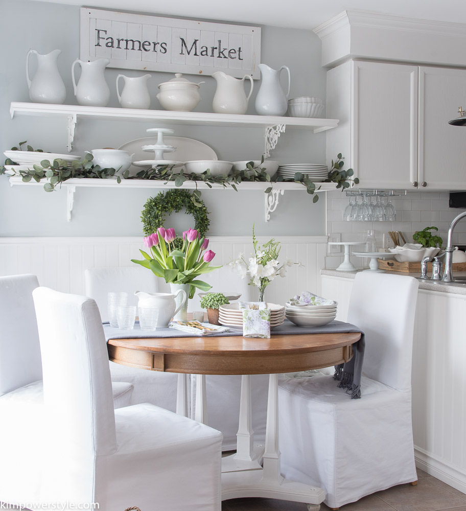 A simple and easy spring tablescape